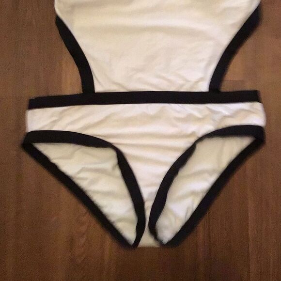 Gianni Bini White Black Cut Out One Piece Swim - Picture 3 of 8